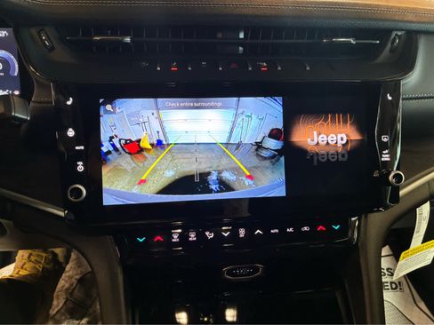 New 2026 Jeep Grand Cherokee Altitude image 20