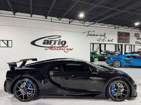 Used 2022 Bugatti Chiron Pur Sport image 8
