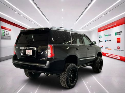 Used 2019 GMC Yukon Denali w/ Denali Ultimate Black Edition image 7