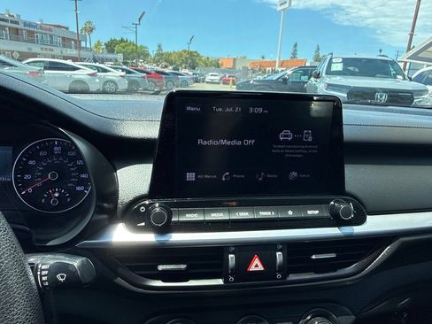 Used 2024 Kia Forte LXS w/ LXS Technology Package FWD image 13