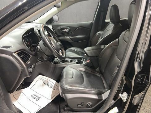 Used 2020 Jeep Cherokee Limited image 11