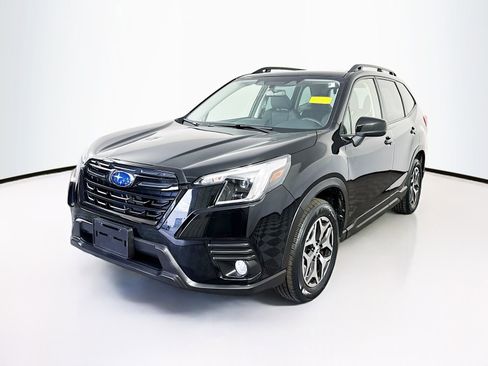 Used 2023 Subaru Forester Premium AWD/4WD image 3