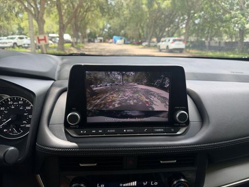 Used 2025 Nissan Rogue SV FWD image 24