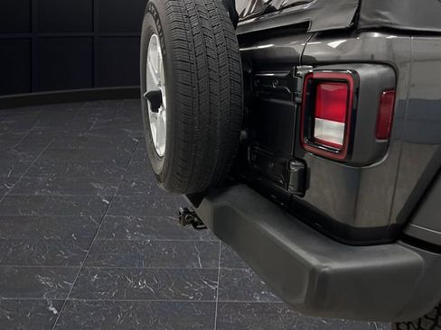 Used 2022 Jeep Wrangler Unlimited Sport image 29