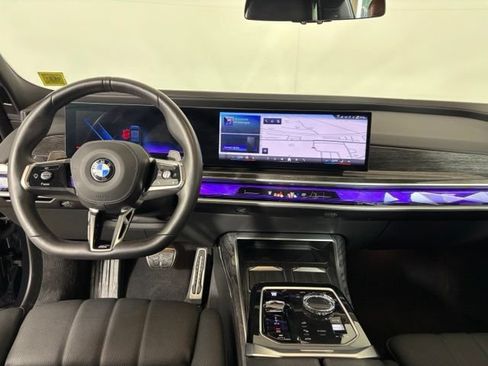 Used 2025 BMW 760i xDrive AWD/4WD image 13