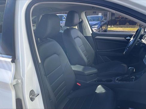 Used 2021 Volkswagen Jetta SE image 9