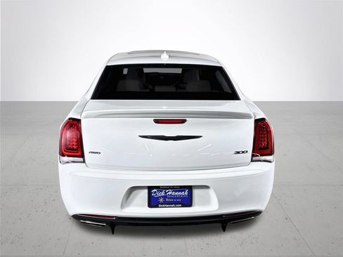 Used 2020 Chrysler 300 Touring L w/ Value Package AWD/4WD image 7