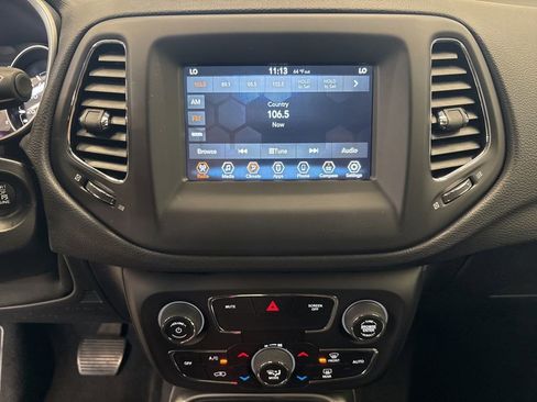 Used 2019 Jeep Compass Latitude AWD/4WD image 11