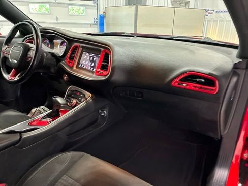 Used 2019 Dodge Challenger SXT RWD image 40