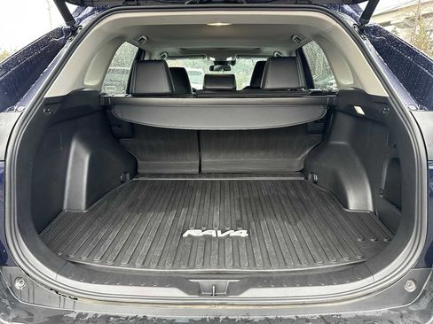 Used 2022 Toyota RAV4 XLE Premium image 14