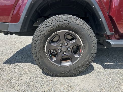 Used 2021 Jeep Gladiator Sport image 18