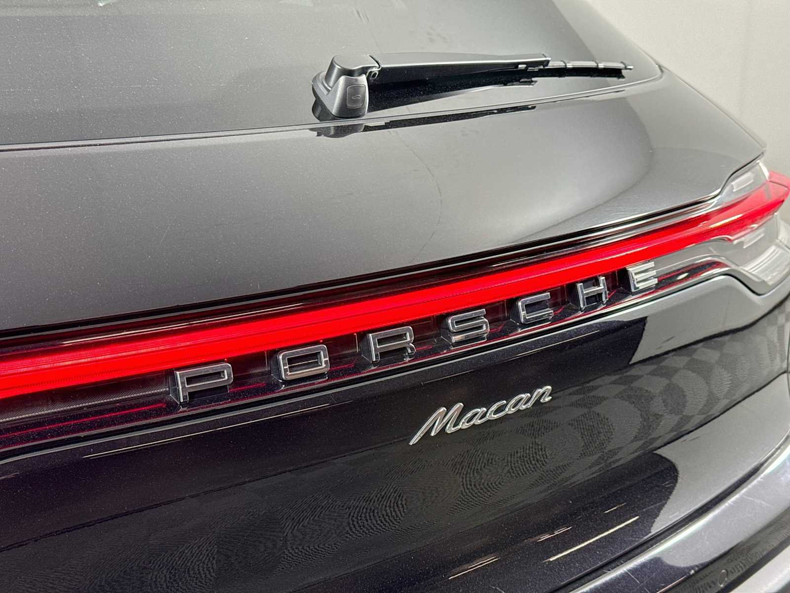 Used 2022 Porsche Macan AWD/4WD image 32