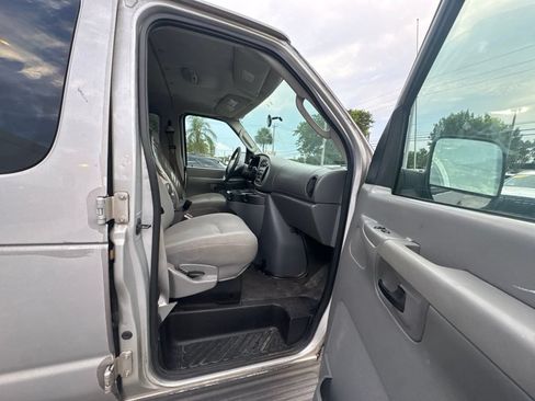 Used 2006 Ford E-350 and Econoline 350 XLT RWD image 28