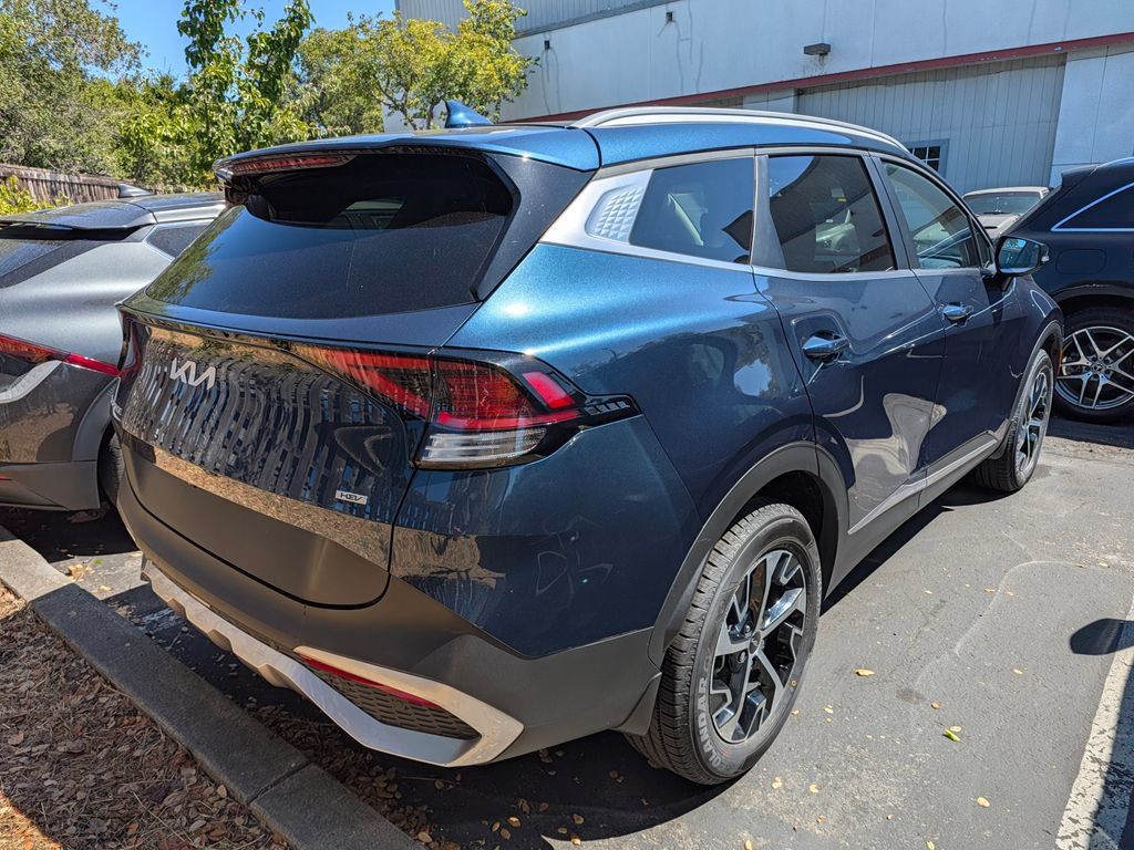 Used 2025 Kia Sportage EX AWD/4WD image 4