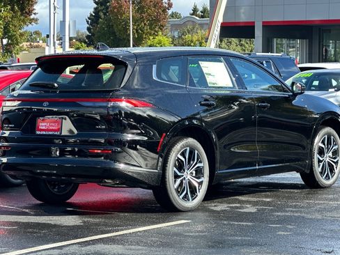 New 2025 Toyota Crown Signia image 3