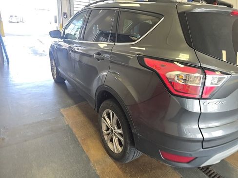 Used 2017 Ford Escape SE w/ Equipment Group 201A image 2