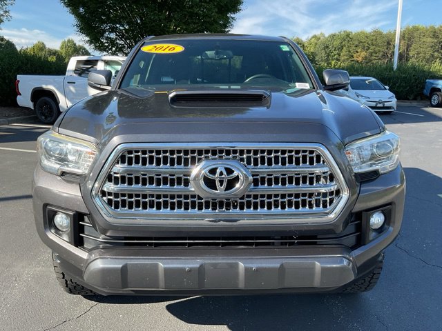 Used 2016 Toyota Tacoma TRD Sport w/ Towing Package RWD image 4