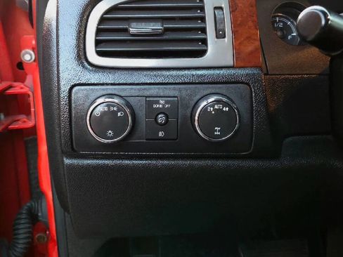 Used 2011 Chevrolet Avalanche LT w/ Luxury Package image 16