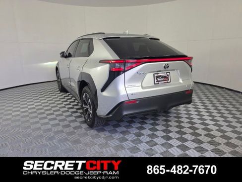 Used 2024 Toyota bZ4X XLE w/ Weather Package AWD/4WD image 5
