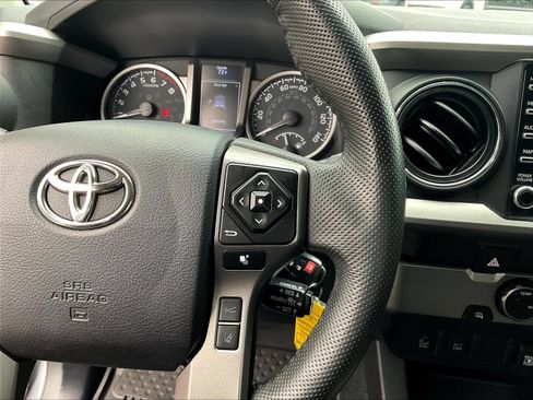 Used 2022 Toyota Tacoma SR5 w/ Technology Package RWD image 15