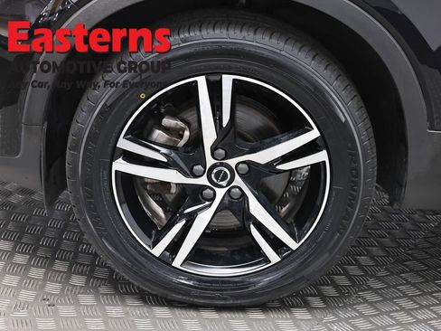 Used 2024 Volvo XC40 B5 Core AWD/4WD image 32