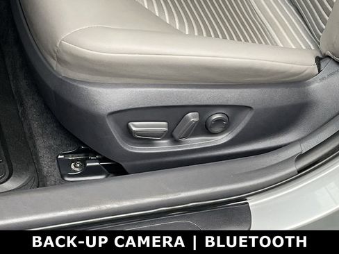 Used 2018 Toyota Camry SE image 9