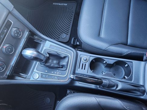 Used 2017 Volkswagen Golf Alltrack S image 14