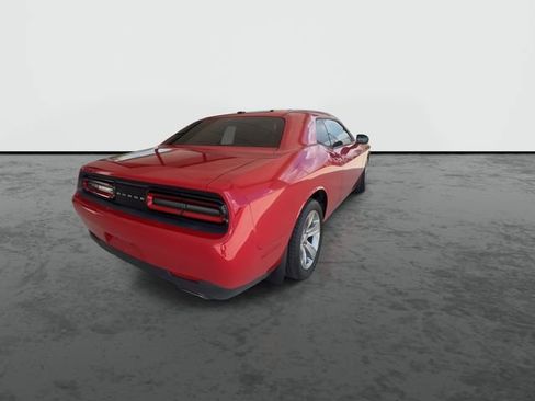 Used 2016 Dodge Challenger SXT RWD image 8