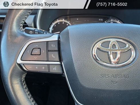 Used 2023 Toyota Highlander XLE image 14