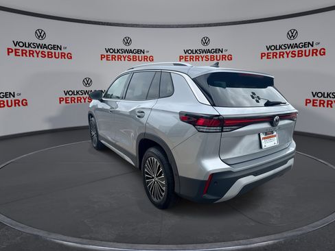 New 2025 Volkswagen Tiguan S w/ 18" Wheel Package image 6