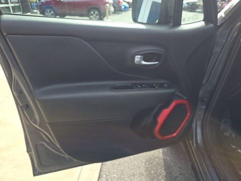 Used 2022 Jeep Renegade Trailhawk image 10