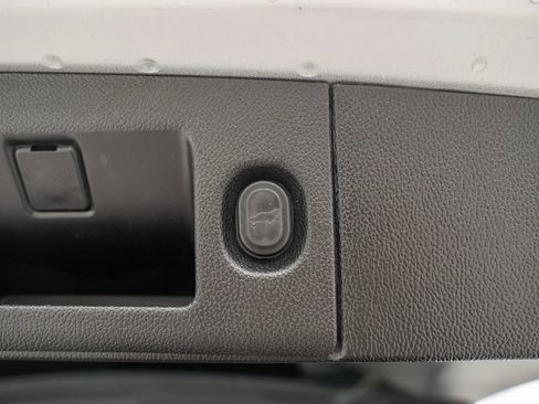 Used 2019 Chevrolet Suburban LT RWD image 11