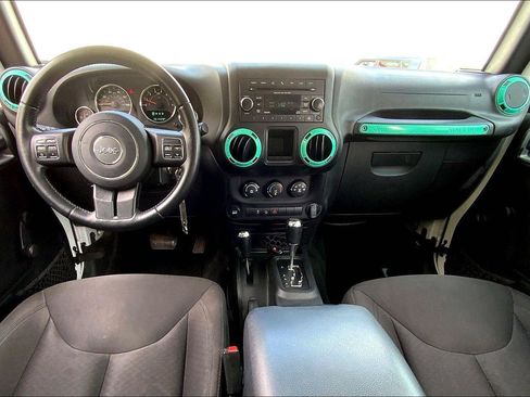 Used 2017 Jeep Wrangler Unlimited Sport w/ Connectivity Group AWD/4WD image 12