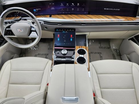 Certified 2025 Cadillac Escalade Sport Platinum image 10