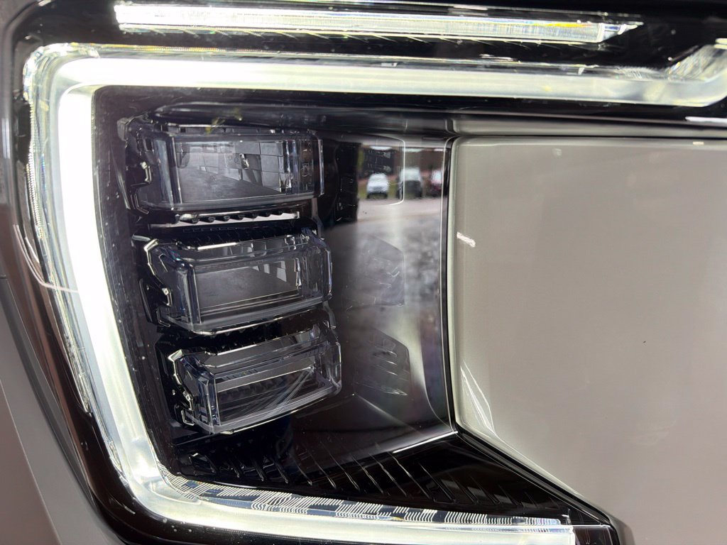 Used 2024 GMC Yukon Denali w/ Advanced Technology Package AWD/4WD image 10