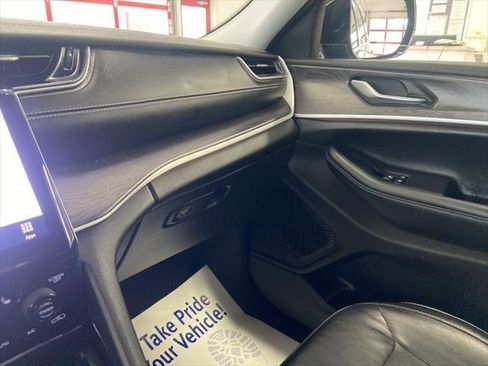 Certified 2023 Jeep Grand Cherokee L Limited image 33