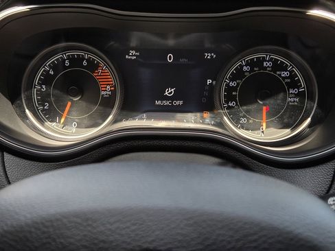 Used 2019 Jeep Cherokee Trailhawk w/ Comfort/Convenience Group AWD/4WD image 6