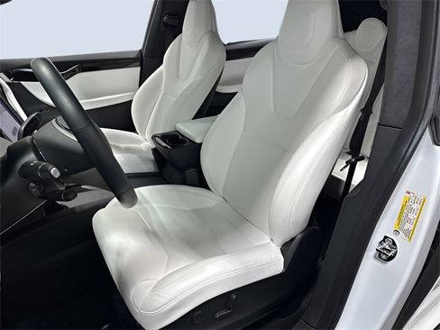 Used 2019 Tesla Model X image 23