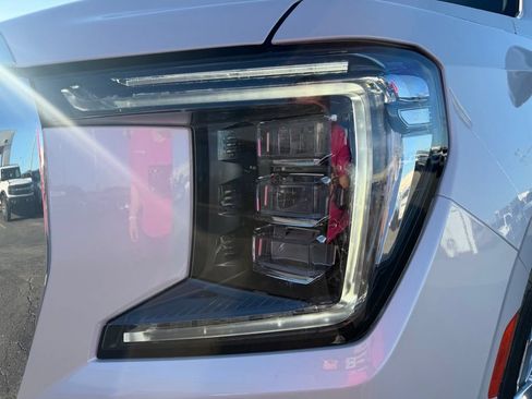 Used 2023 GMC Yukon SLT w/ SLT Luxury Package AWD/4WD image 11