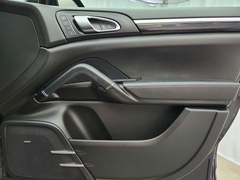 Used 2017 Porsche Cayenne AWD/4WD image 29