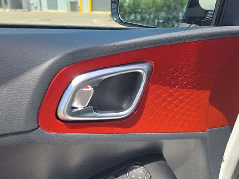 Certified 2025 Kia Soul GT-Line FWD image 18