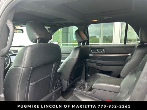 Used 2018 Ford Explorer Limited w/ Equipment Group 301A FWD image 4