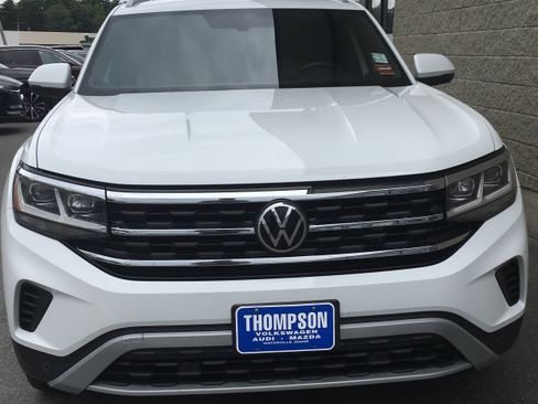 Used 2022 Volkswagen Atlas Cross Sport SE AWD/4WD image 2