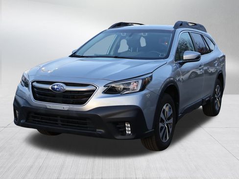 Used 2021 Subaru Outback Premium image 3