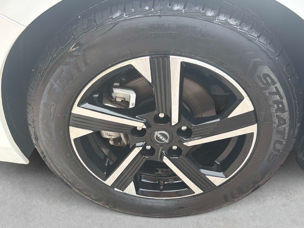 Used 2024 Nissan Sentra SV FWD image 12