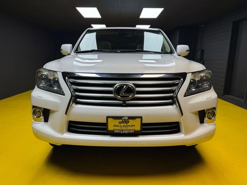 Used 2013 Lexus LX 570 4WD image 2