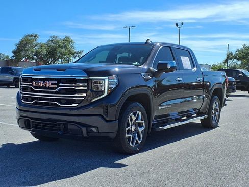 Used 2023 GMC Sierra 1500 SLT w/ SLT Premium Package AWD/4WD image 3