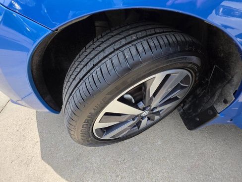 Used 2021 Nissan Versa SR image 17