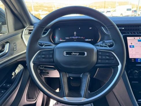 New 2025 Jeep Grand Cherokee Limited image 12