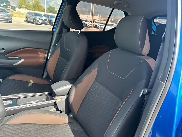 Used 2023 Nissan Kicks SR w/ Interior Electronics Package FWD image 19